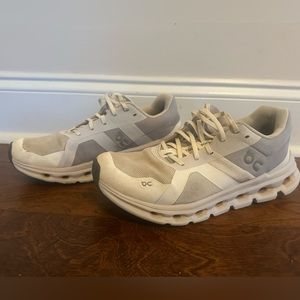 Women’s oncloud size 8.5